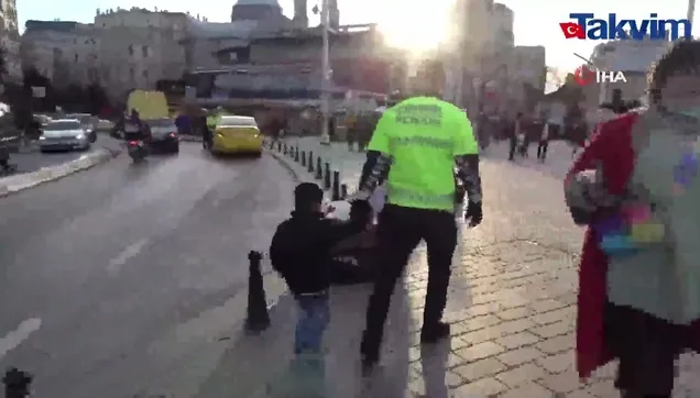 Taksim’de kaybolan çocuğa polis sahip çıktı