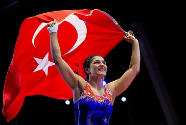 Nesrin Baş güreşte 2. kez Avrupa şampiyonu