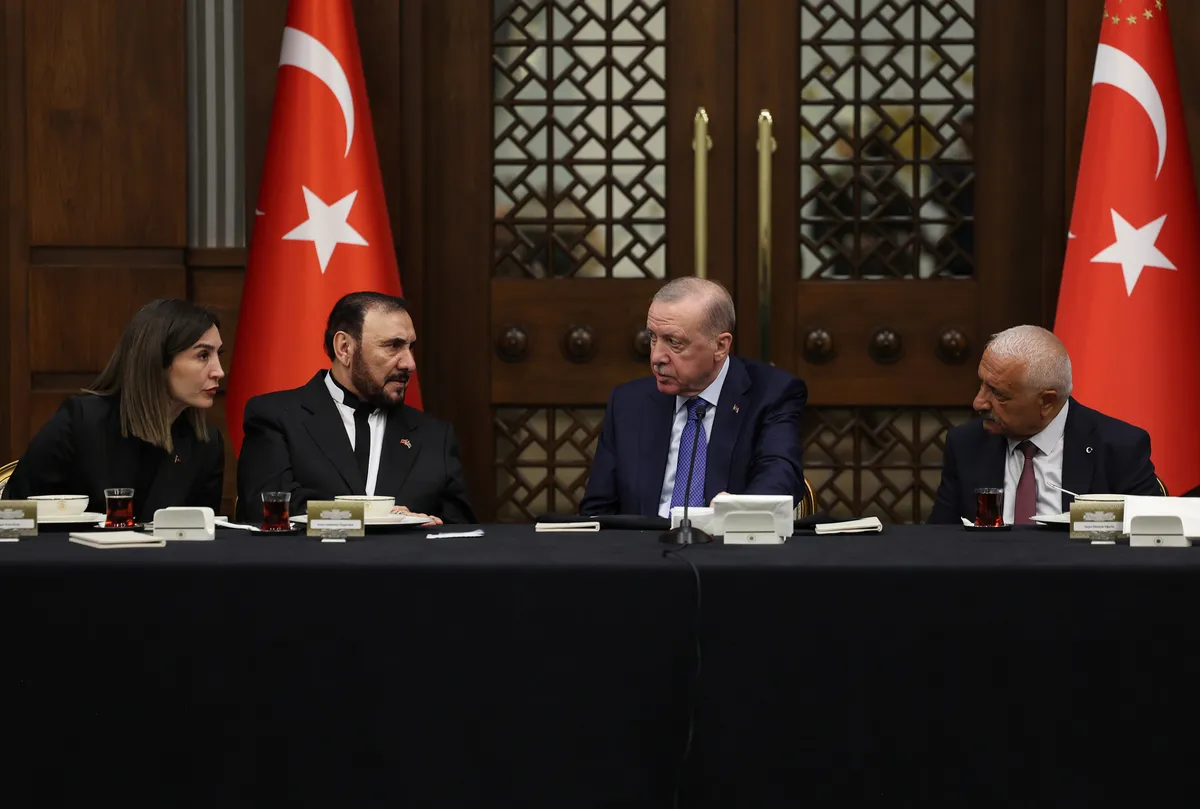 baskan-erdogan-muharrem-iftarinda-ic-cephe-dedi-haci-bektas-i-veli-ile-cagri-yapti-bir-olalim-iri-olalim-diri-1782382438224.jpg Başkan Erdoğan Muharrem iftarında "iç cephe" dedi! Hacı Bektaş-ı Veli ile çağrı yaptı: Bir olalım, iri olalım, diri olalım-3