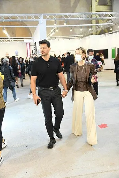 hadise-ve-mehmet-dincerler-arasindaki-kriz-buyuyor-unlu-popcu-adliyenin-yolunu-tuttu-1663185756162.jpeg Hadise ve Mehmet Dinçerler krizi iş insanına yaradı! 'Boşanma' iddiaları arasında açtığı yeni mekan dikkat çekti-6