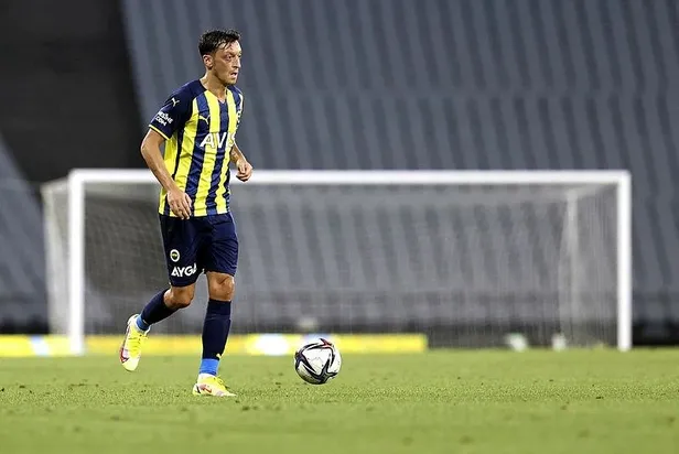 fenerbahcede-goze-giremedi-mesut-ozil-abd-yolcusu-1631648073328.jpeg Fenerbahçe'de göze giremedi! Mesut Özil ABD yolcusu-4