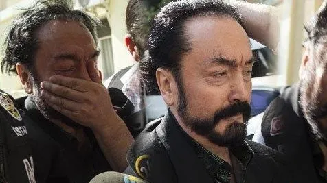 Adnan Oktar'a bir şok daha! 'Kara Kedi' Tülay Kumaşçı yakalandı-2