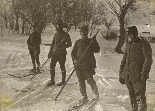 baskan-erdogan-sarikamis-destani-anisina-siir-okudu-bir-bayrak-ruzgar-bekliyor-1608923129257.jpg Başkan Erdoğan, Sarıkamış Destanı anısına şiir okudu: Bir bayrak rüzgar bekliyor-3