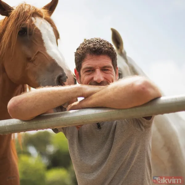 Cemal Hüner Kimdir? 2007 Yılında "Ulak" Filmi İle Başladığı Sinema Kariyerine Başlayan Cemal Hünal, Çağan Irmak İmzalı 2008 Yılında Çekilen Ve Melis Birkan İle...