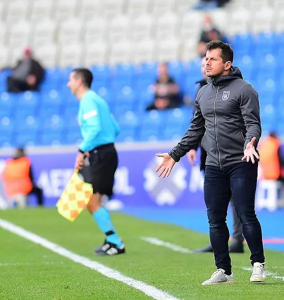 emre-belozoglu-devreye-girdi-super-ligde-sofiane-feghouli-harekati-1650479072658.jpeg Emre Belözoğlu devreye girdi! Süper Lig'de Sofiane Feghouli harekatı...-2