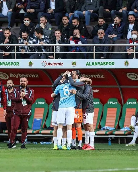 firtina-koptu-alanyaspor-0-4-trabzonspor-mac-sonucu-1645368831609.jpeg Fırtına koptu! Alanyaspor 0-4 Trabzonspor | MAÇ SONUCU-3