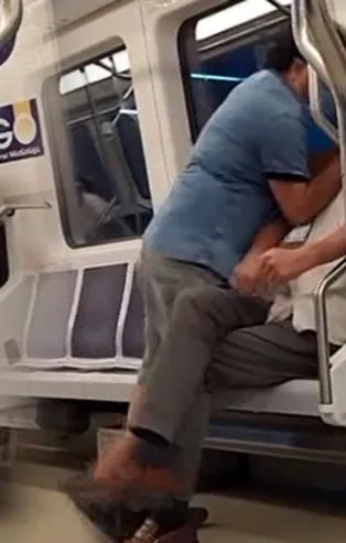 Ankara Metrosu'nda akılalmaz olay! 'Şarkı söyleme' kavgası çıktı...
