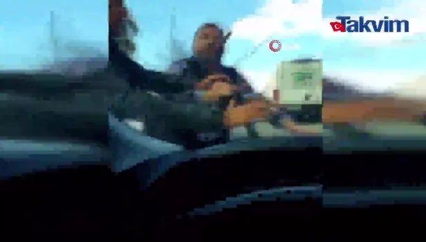 Sürücülerin trafik tartışması kamerada
