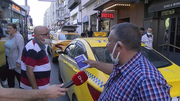 beyoglunda-trafikten-men-edilen-taksinin-surucusu-isyan-etti-adam-mi-ezdim-1630568588021.jpg