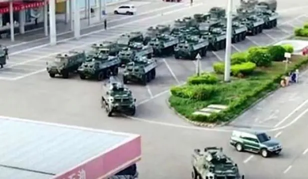 Tansiyon artıyor! Çin'den sınıra yüzlerce askeri araçlık sevkiyat-3