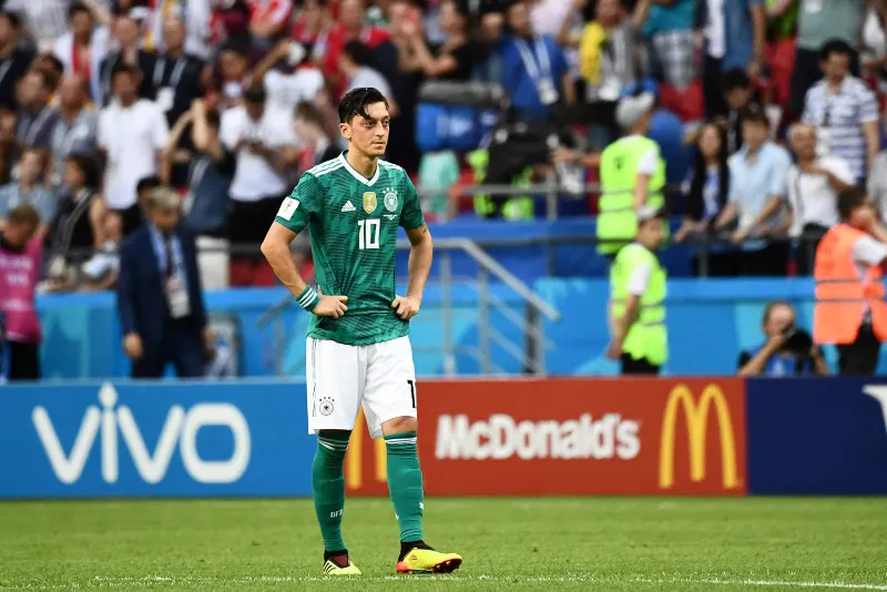 Alman holiganlar Mesut Özil'e saldırdı - 28