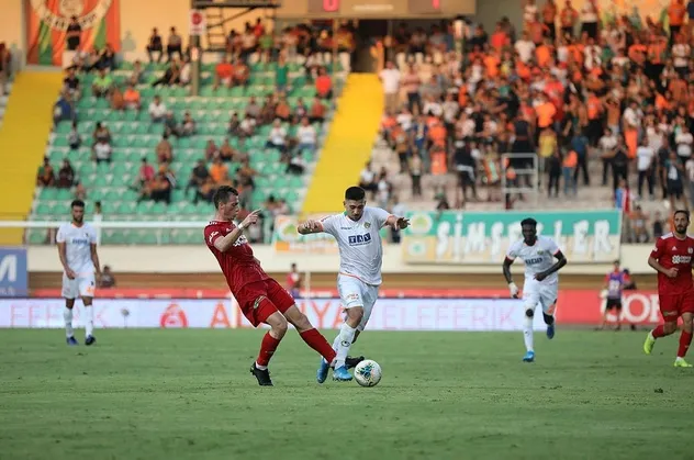 Lider evinde puan kaybetti! Alanyaspor 1-1 Sivasspor (Maç sonucu)