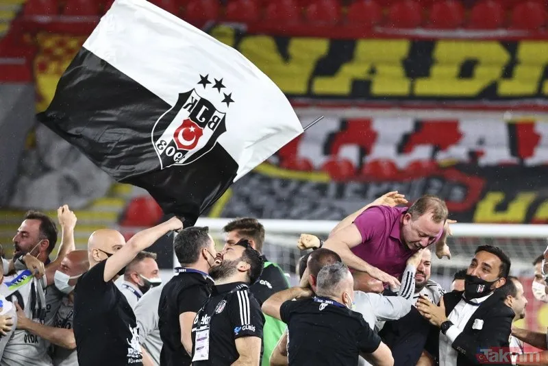 Süper Lig'de tarihi akşam! 2020-2021 sezonunu şampiyonu Beşiktaş oldu