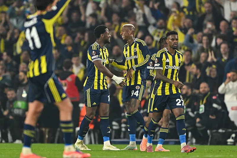 Kadıköy'de dev derbi! Fenerbahçe - Galatasaray maçının 11'leri netleşti - 11