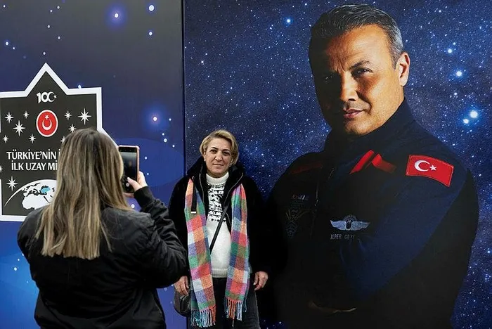 chpnin-2019-yilinda-uzay-ajansinin-kapatilmasi-icin-aymye-basvurdugu-ortaya-cikti-1705776834000.jpeg CHP'nin 2019 yılında Uzay Ajansı'nın kapatılması için AYM'ye başvurduğu ortaya çıktı! Özgür Özel'in de ismi var-3