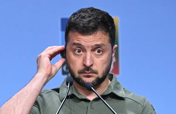 Ukrayna Devlet Başkanı Volodimir Zelenskiy'nin 'yalnız' pozunun perde arkası: Ukrayna cephesi bastırdı NATO rest çekti-15