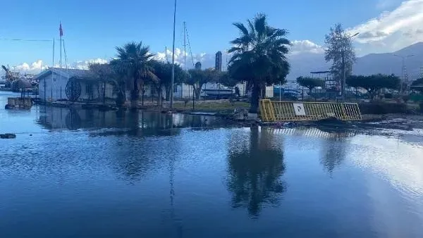 İskenderun'da alarm: Deniz seviyesi yükseldi-4