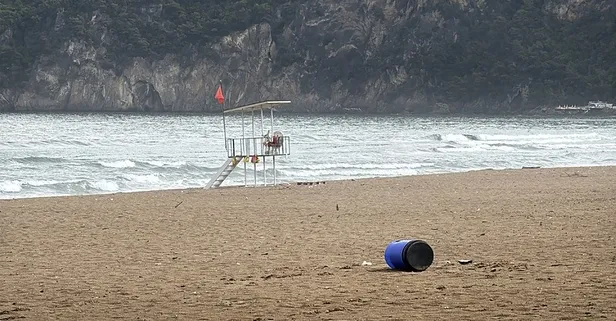 Tatilcilere "rüzgar" sürprizi! O ilde denize girmek yasaklandı