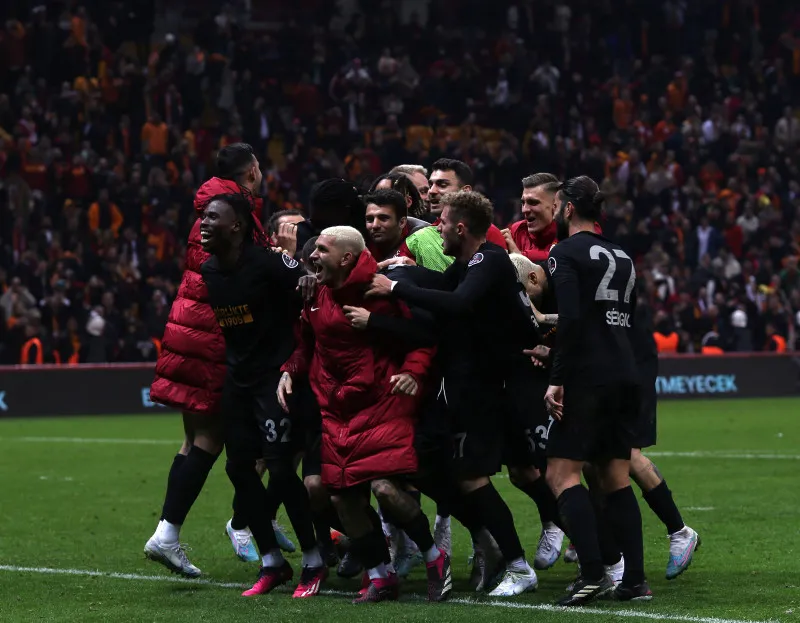 Manchester United'dan Galatasaraylı yıldıza kanca! - 1