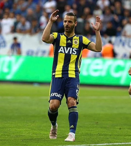 fenerbahce-bolluk-icinde-yokluk-yasiyor-74-milyon-euro-harcadi-gol-krali-cikaramadi-1627231191551.jpeg