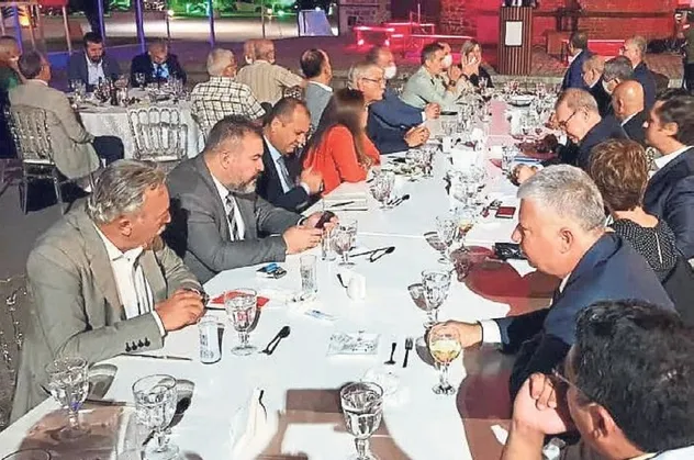 Her şey bu masada başladı: İşte CHP'nin korona sofrası