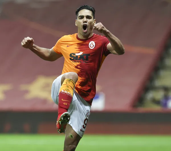son-dakika-galatasaray-baskani-burak-elmas-falcao-ve-feghouliden-kendilerine-kulup-bulmalarini-istedim-1627901687986.jpg