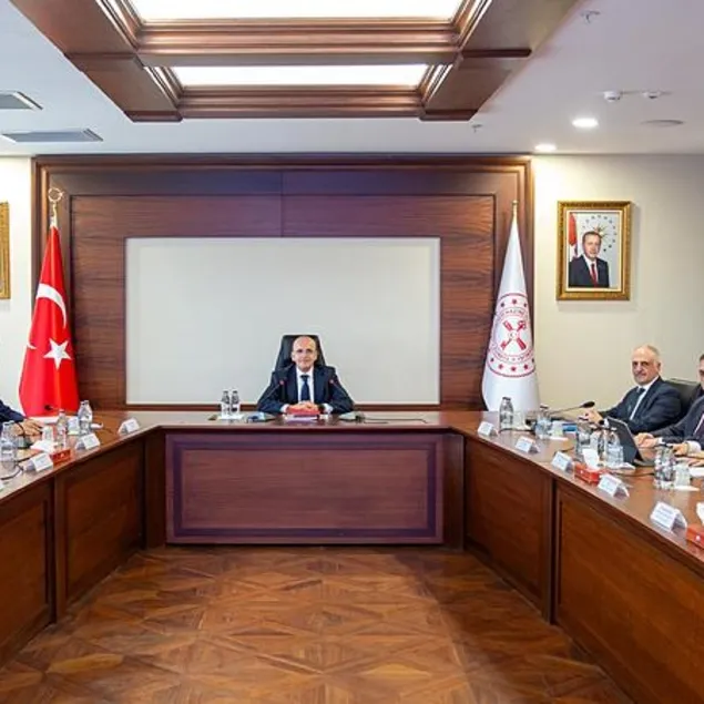 Bakan Şimşek liderliğinde toplandı!