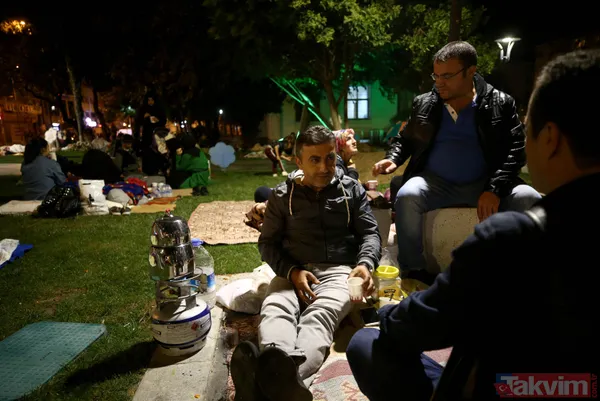 İstanbul'da 5.8'lik deprem sonrası milyonlar sokaklara akın etti! İşte İstanbul'dan kareler... - 49