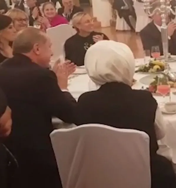 Sırp bakandan Türkçe türkü-1