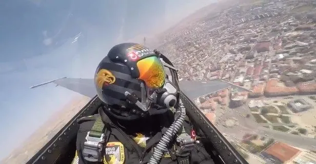 SOLOTÜRK ekibi Sivas'ta saygı ve selamlama uçuşu yaptı