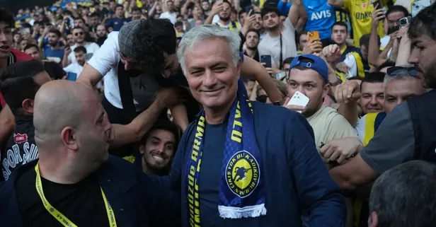 Fenerbahçe'de taraftarı ikiye bölen imza! Resmi açıklama bekleniyor
