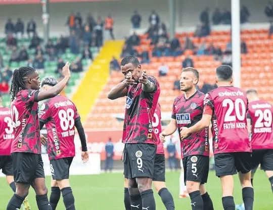 Müthiş düelloda gülen Alanya