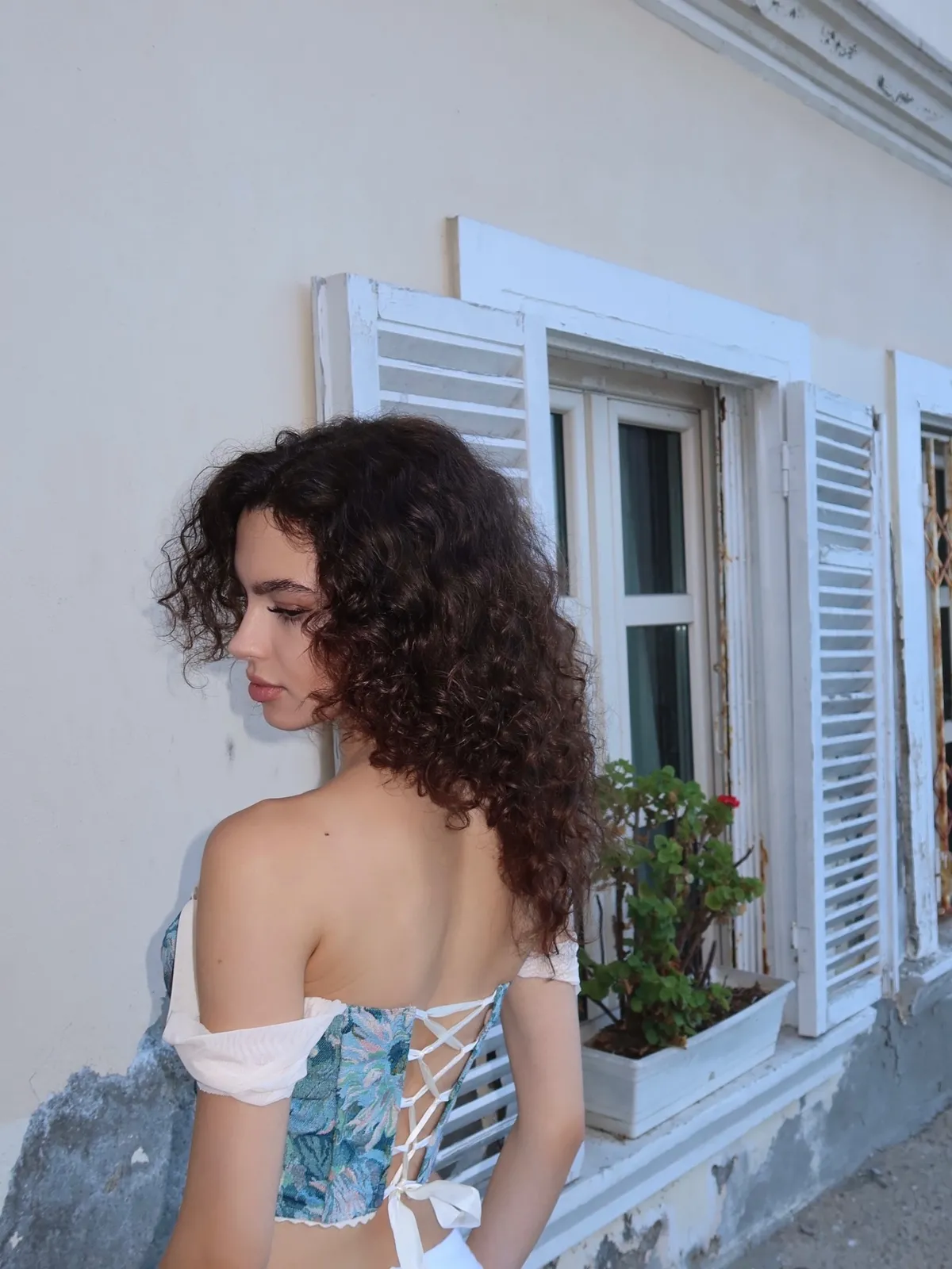 su-burcu-yazgi-coskundan-iddiali-sosyal-medya-pozlari-1787309555053.jpg "Prenses gibi" notuyla paylaştı: Su Burcu Yazgı Coşkun yeni tarzıyla gündem oldu-4