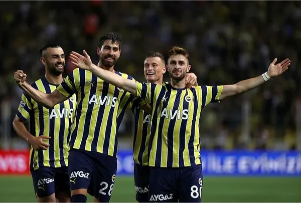 fenerbahce-teknik-direktoru-jorge-jesus-ve-oyunculari-aciklamalarda-bulundu-1661456948164.jpg