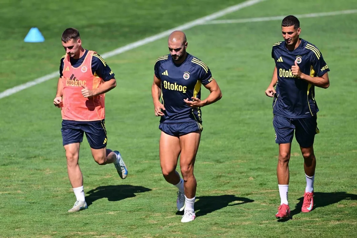fenerbahceden-4-icin-surpriz-hamle-1788502974406.jpeg Fenerbahçe'nin kalan son yabancı kontenjanı için bekleyiş sürüyor: Karar bugün verilecek! Gözler Ognjen Mimovic'te-3