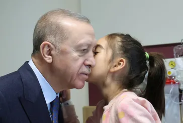 Başkan Erdoğan Gaziantep Şehir Hastanesi’nde çocuk hastaları ziyaret etti