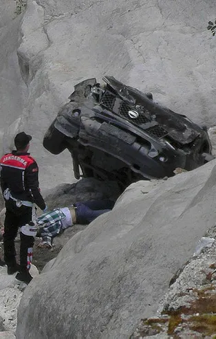 Eşini o halde görünce kimse sakinleştiremedi! Antalya'da korkunç kaza! 15 metreden aşağı uçtu