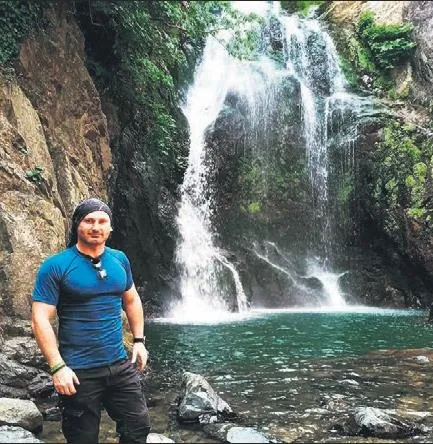 Hamile eşini kayalıklardan atarak öldüren cani koca Hakan Aysal’ın, diyar diyar gezip tatil yaptığı ortaya çıktı-5