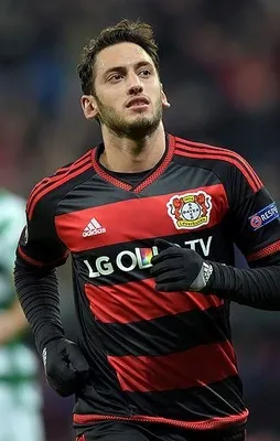 Hakan Çalhanoğlu'na futboldan 4 ay men cezası!