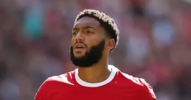 Joe Gomez yol ayrımında