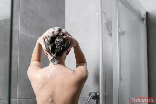 Parade Dergisine Konuşan Uzman Dermatolog, Şu Açıklamalarda Bulundu: "İnsanlara Her Zaman Kulağın Deriyle Birleştiği Bölgedeki Kıvrımlara Kadar Ulaşarak Kulak...