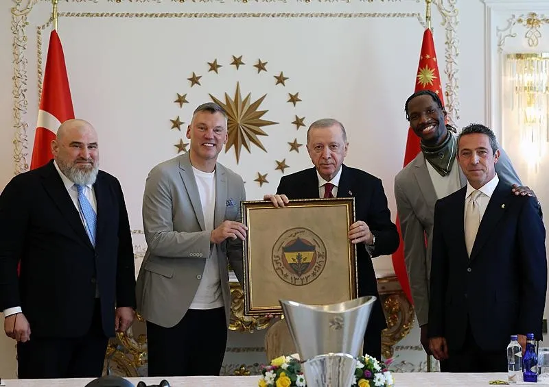 Başkan Erdoğan, Fenerbahçe Beko Erkek Basketbol Takımı'nı kabul etti. (AA)