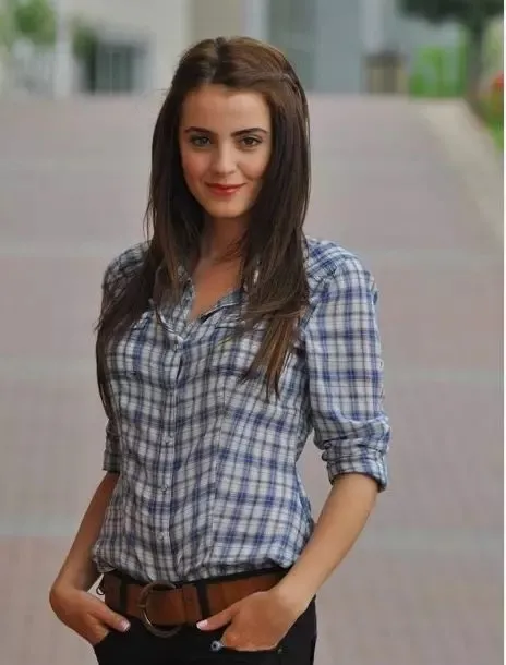 yillardir-1-gram-bile-almiyor-35lik-ezgi-eyuboglunun-50-kilo-olma-sirri-1703188599525.jpeg Yıllardır 1 gram bile almadı! 35'lik Ezgi Eyüboğlu'ndan 50 kilo olma sırrı! "Yaşlanınca yenilen yağlar..."-3