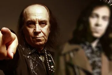 Gören küçük dilini yuttu! İkimizin arasında bir sır demişti! 7 gün önce ölen Erkin Koray’ın o fotoğrafı çok konuşuldu! Yıllar sonra...