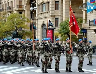Türk komandoları Azerbaycan sokaklarını marşlarla inletti!