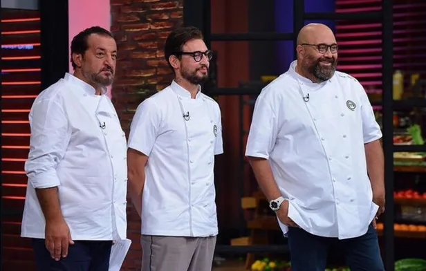 Masterchef evlerinde neler oluyor Mehmet Yalçınkaya her şeyi kenara bıraktı bir bir anlattı! Tam 8 erkek bir odada...-9