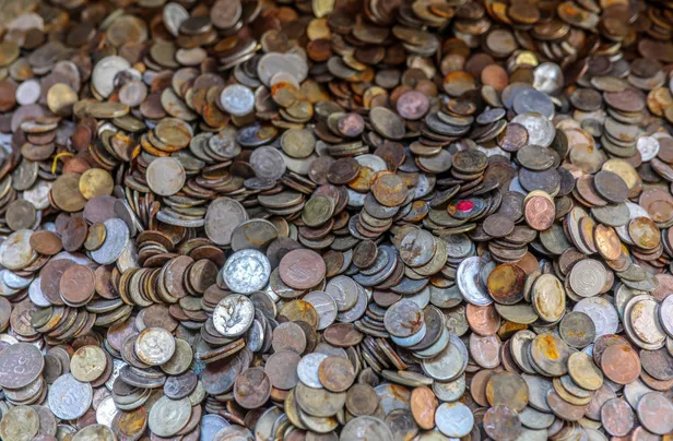 duyan-akin-akin-fotograf-cektirmeye-kosuyor-dunyaca-unlu-filmin-setine-donusmustu-emsali-yok-tanesi-bin-lira-1614583754519.jpg Duyan akın akın fotoğraf çektirmeye koşuyor! Dünyaca ünlü filmin setine dönüşmüştü! Emsali yok tanesi bin lira...-3