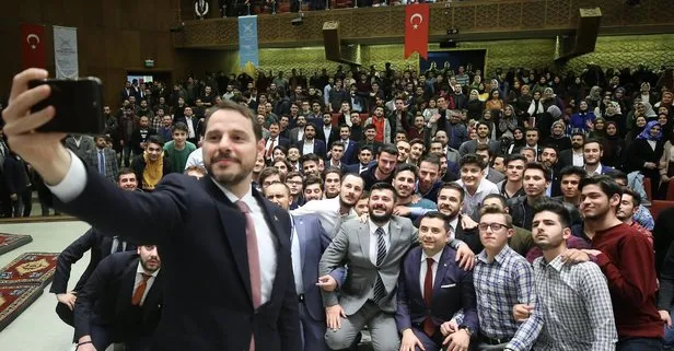 Bakan Albayrak, Ankara’da gençlerle buluştu