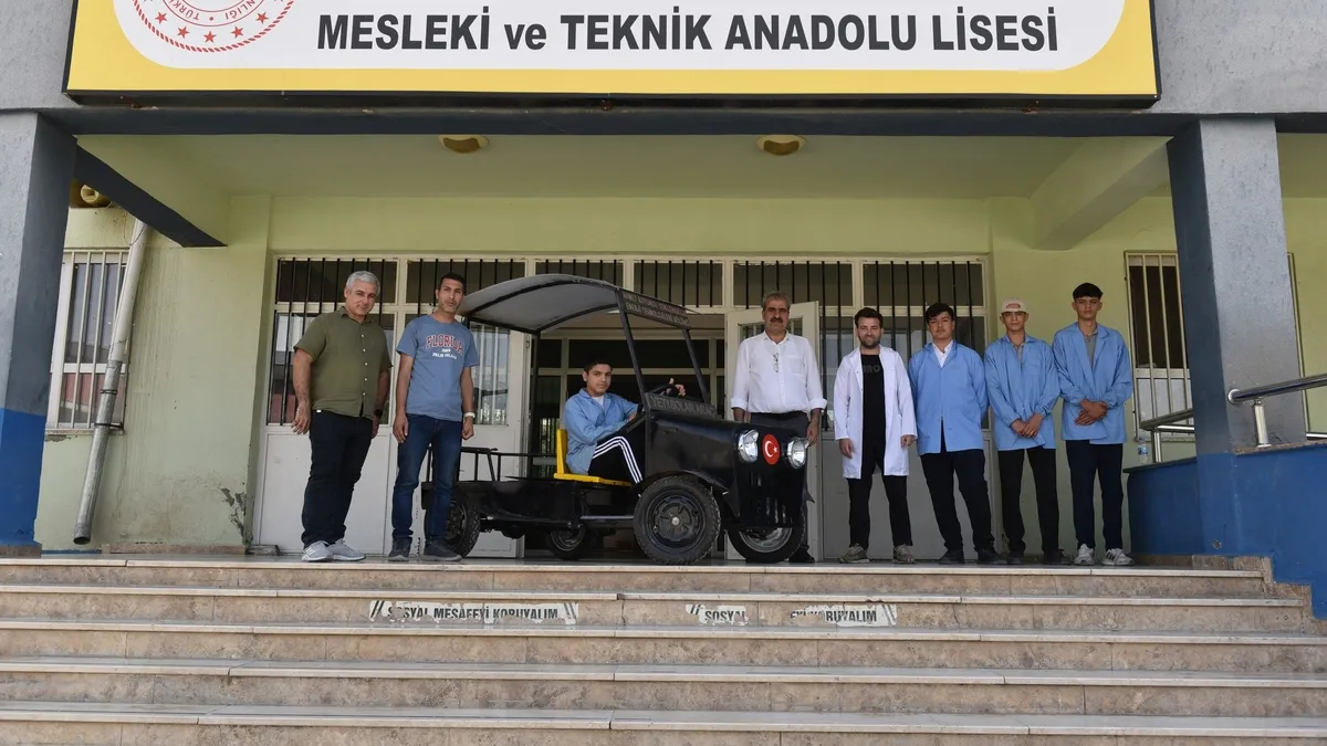 Şanlıurfa'da lise öğrencileri güneş enerjili araç üretti