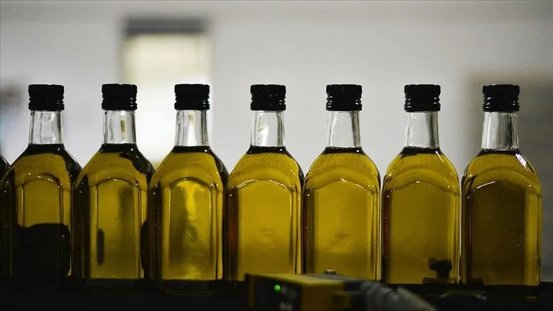 sahte-zeytinyagina-dikkat-uzmanlardan-gercek-zeytinyagini-anlamanin-3-kolay-yolu-1709925829379.jpg Uzmanlardan gerçek zeytinyağını anlamanın 3 kolay yolu! Sahte zeytinyağına dikkat!-5